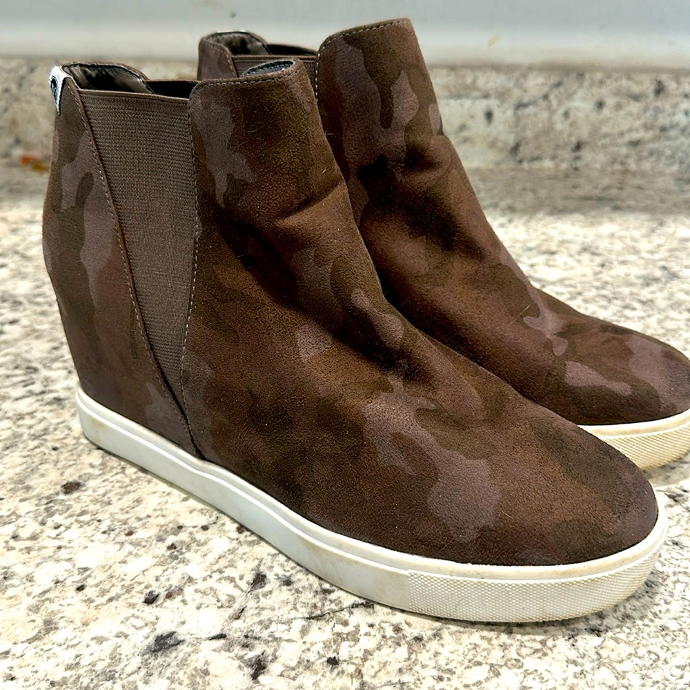 Coconuts by Matisse wedge bootie size 8.5